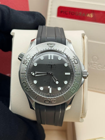 New/Unworn Omega Seamaster Professional 210.32.42.20.06.002 Complete Set Dated 2025