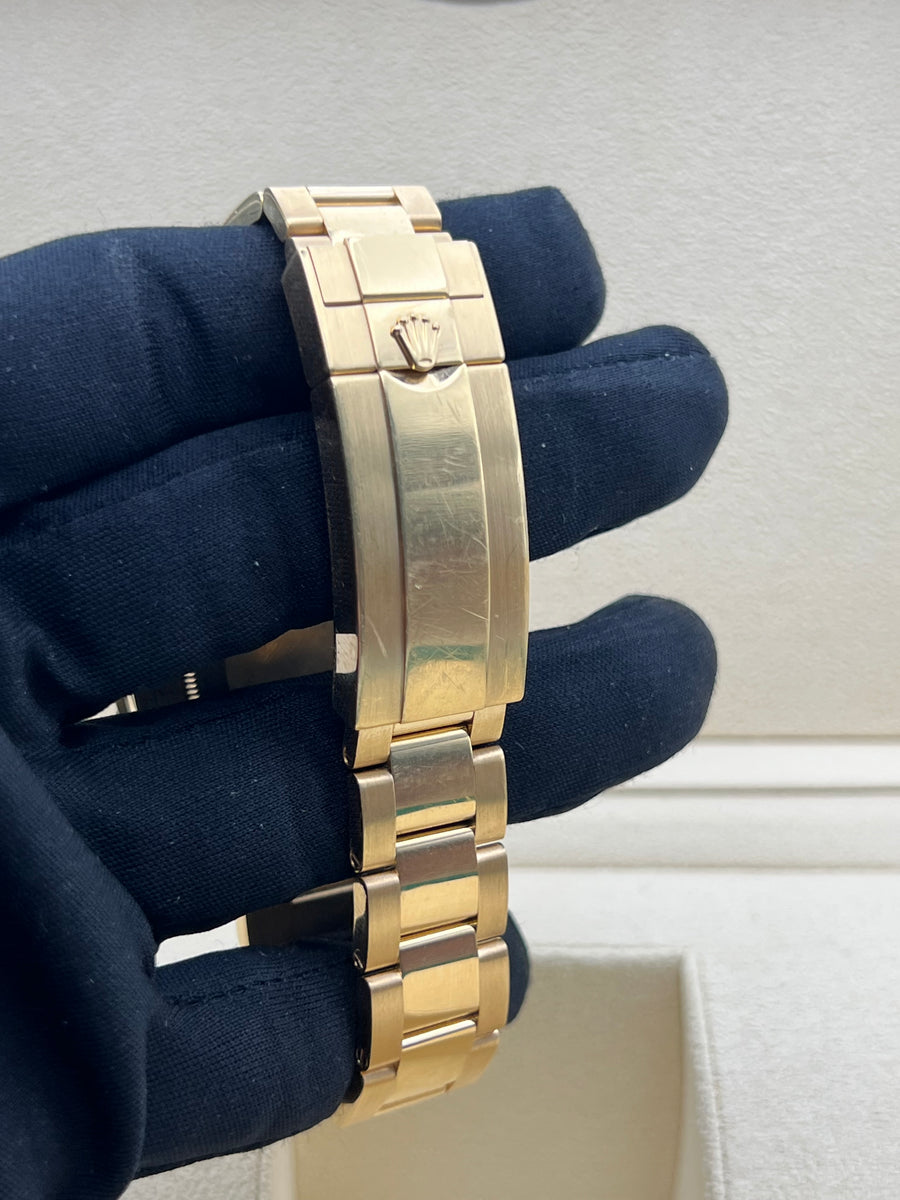 Rolex Submariner Date 18K Y/G 126618LB Complete Set Dated 2022
