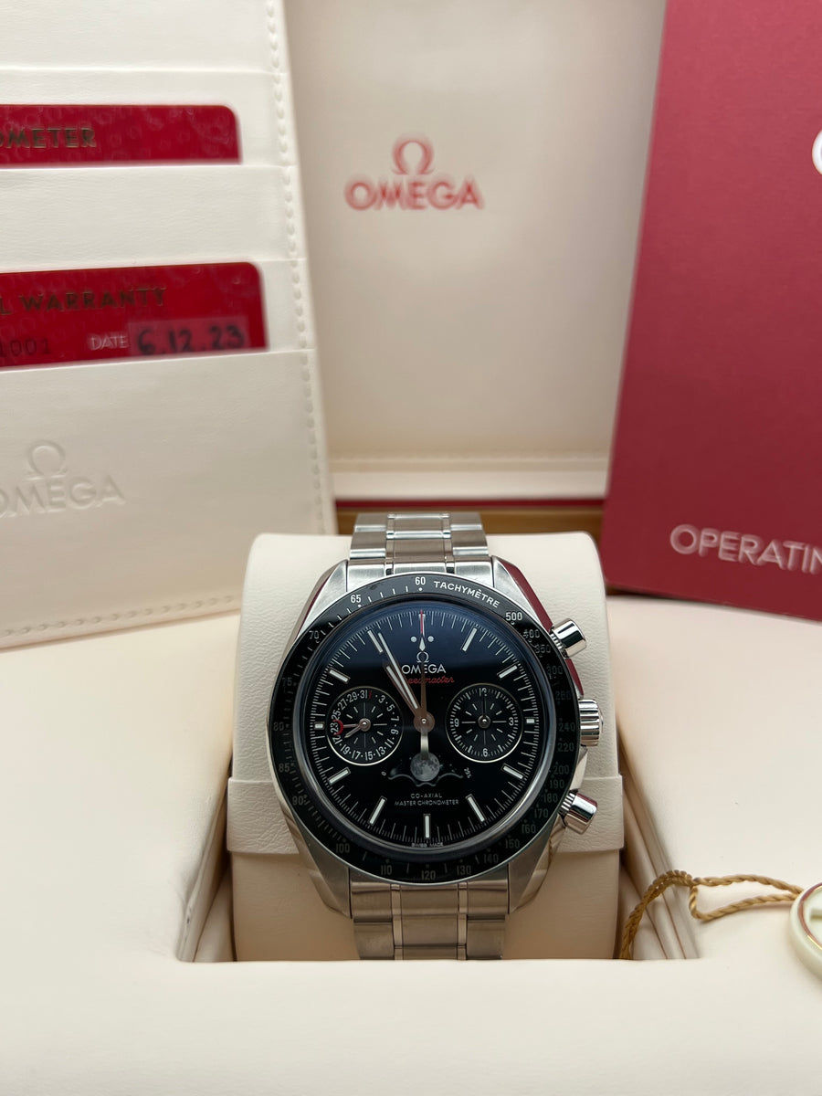 New/Sized Omega Speedmaster Moonphase 304.30.44.52.01.001 Complete Set Dated 2023