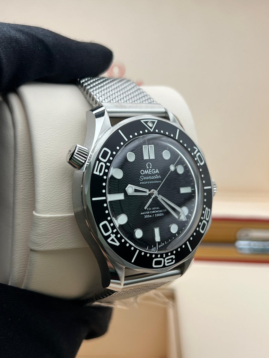 New/Unworn Omega Seamaster Diver 300m 210.30.42.20.01.010 Complete Set Dated 2025
