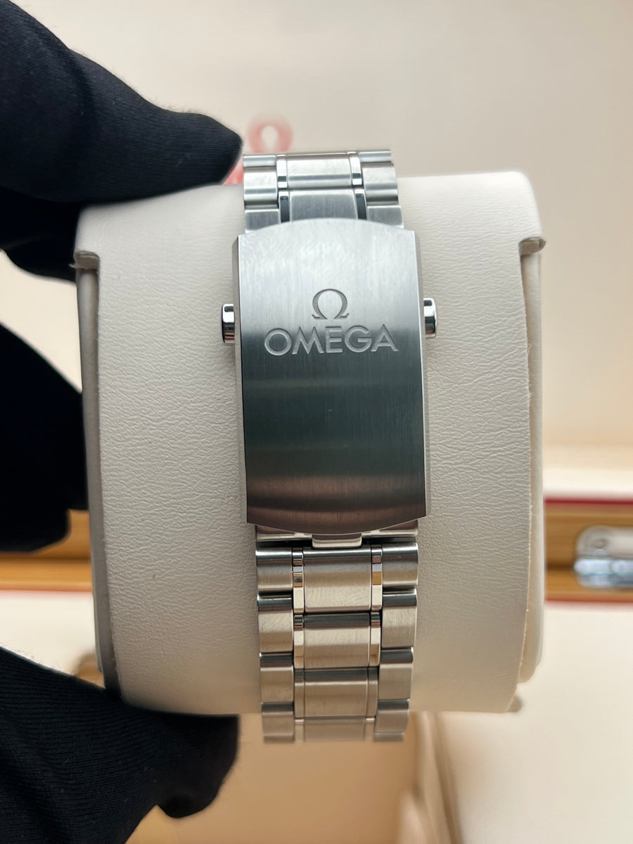 New/Sized Omega Speedmaster Moonphase 304.30.44.52.01.001 Complete Set Dated 2023