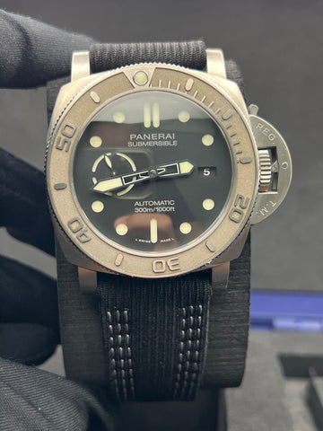 Panerai SUBMERSIBLE PAM00984 MIKE HORN EDITION 47MM Limited Edition With Box, 2 OEM Straps & Accessories Only