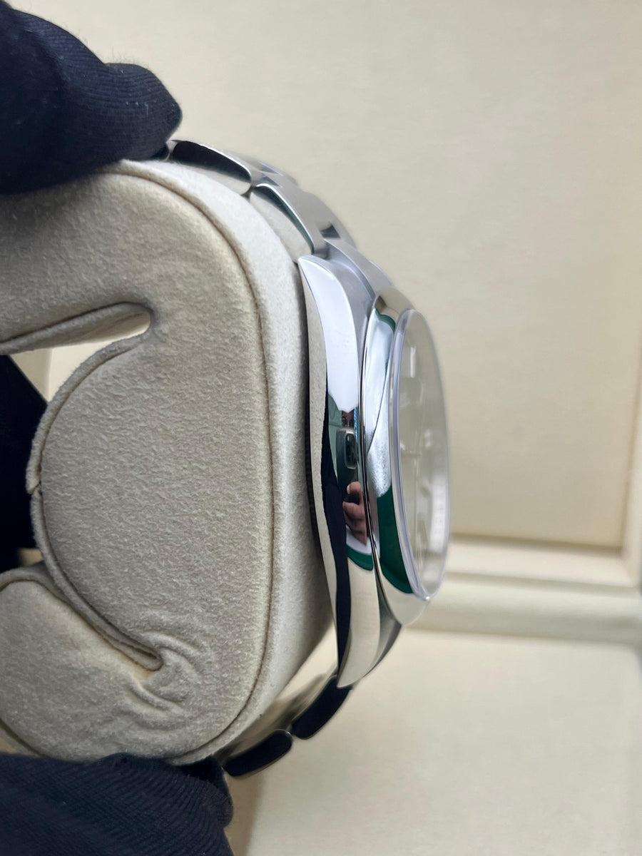 New/Unworn Rolex Oyster Perpetual 41mm Green 124300 Complete Set Dated 2025