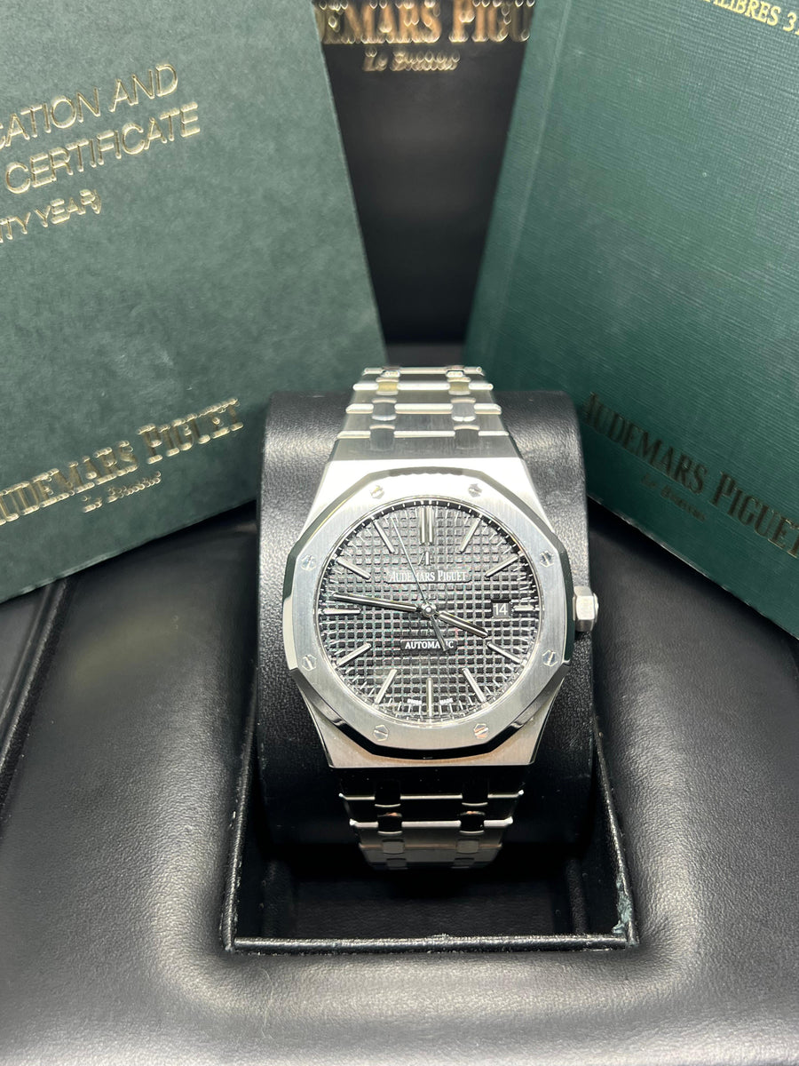 Audemars Piguet Royal Oak 15400ST.OO.1220ST.01 Box & Papers